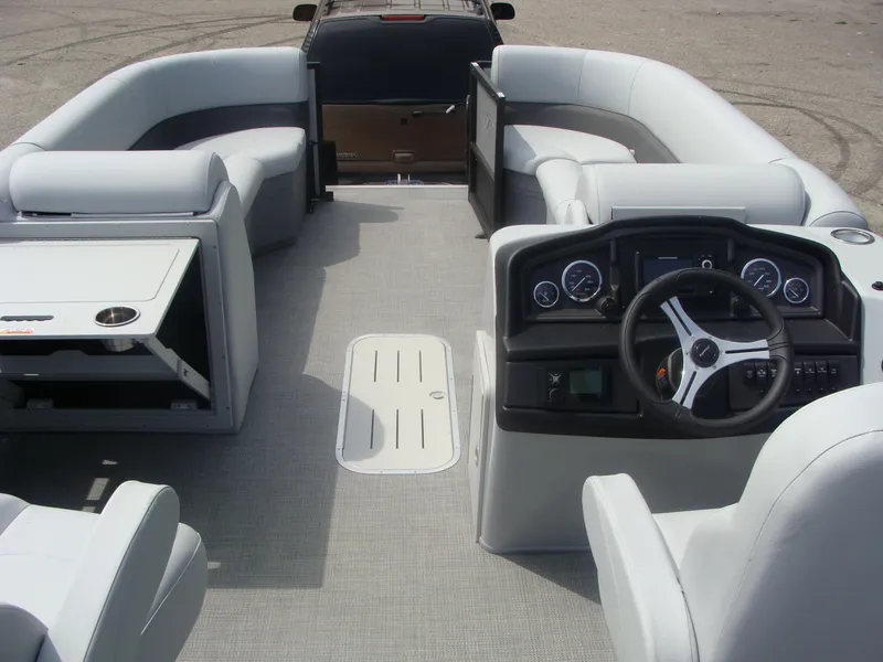 Slide: The Image of Bentley Pontoons 243 Navigator 2023 - 3