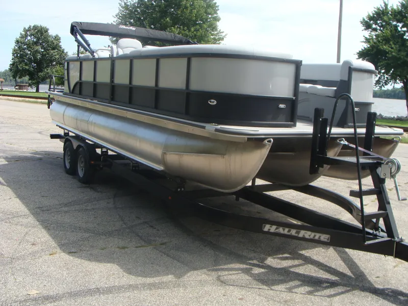 Slide: The Image of Bentley Pontoons 243 Navigator 2023 - 7