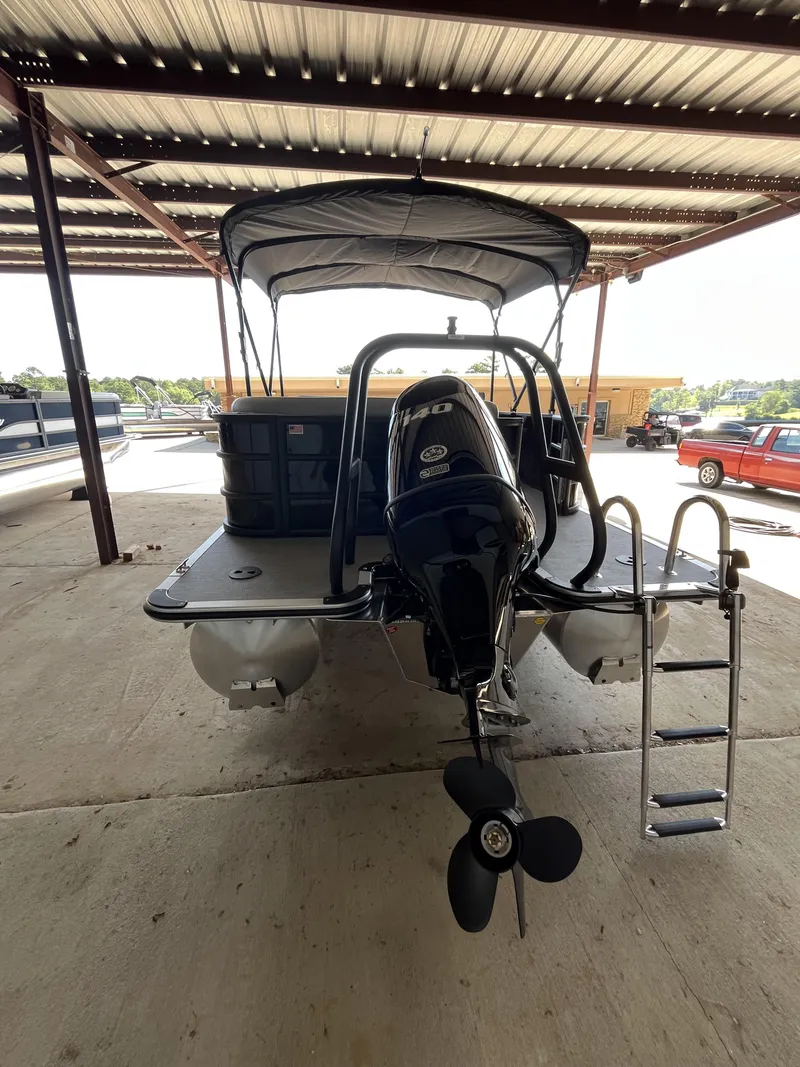 Slide: The Image of Bentley Pontoons Legacy 240 Cruise XL 2026 - 2