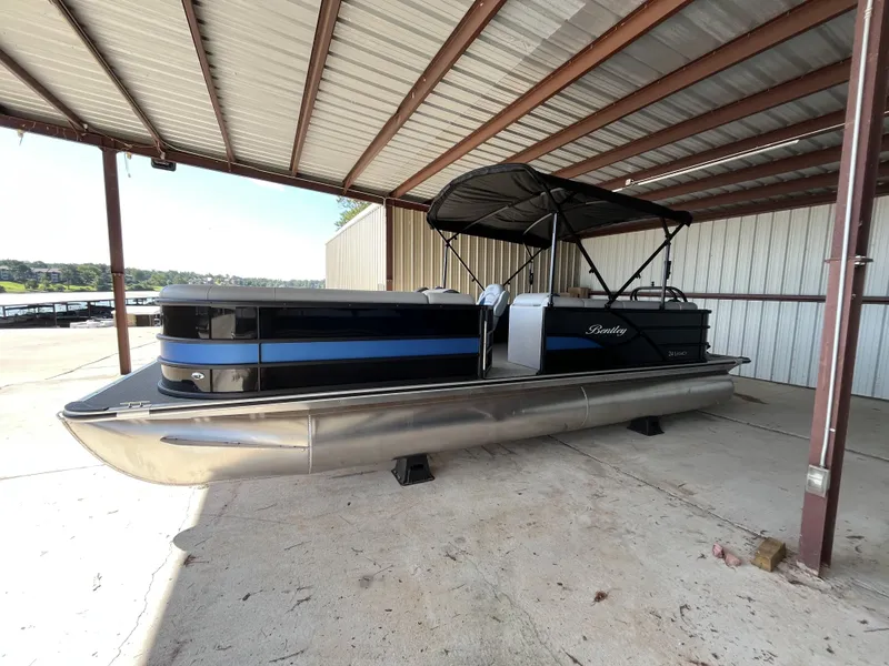 Slide: The Image of Bentley Pontoons Legacy 240 Cruise XL 2026 - 6