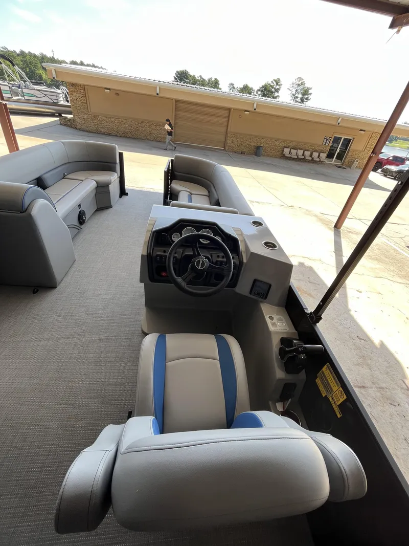 Slide: The Image of Bentley Pontoons Legacy 240 Cruise XL 2026 - 8