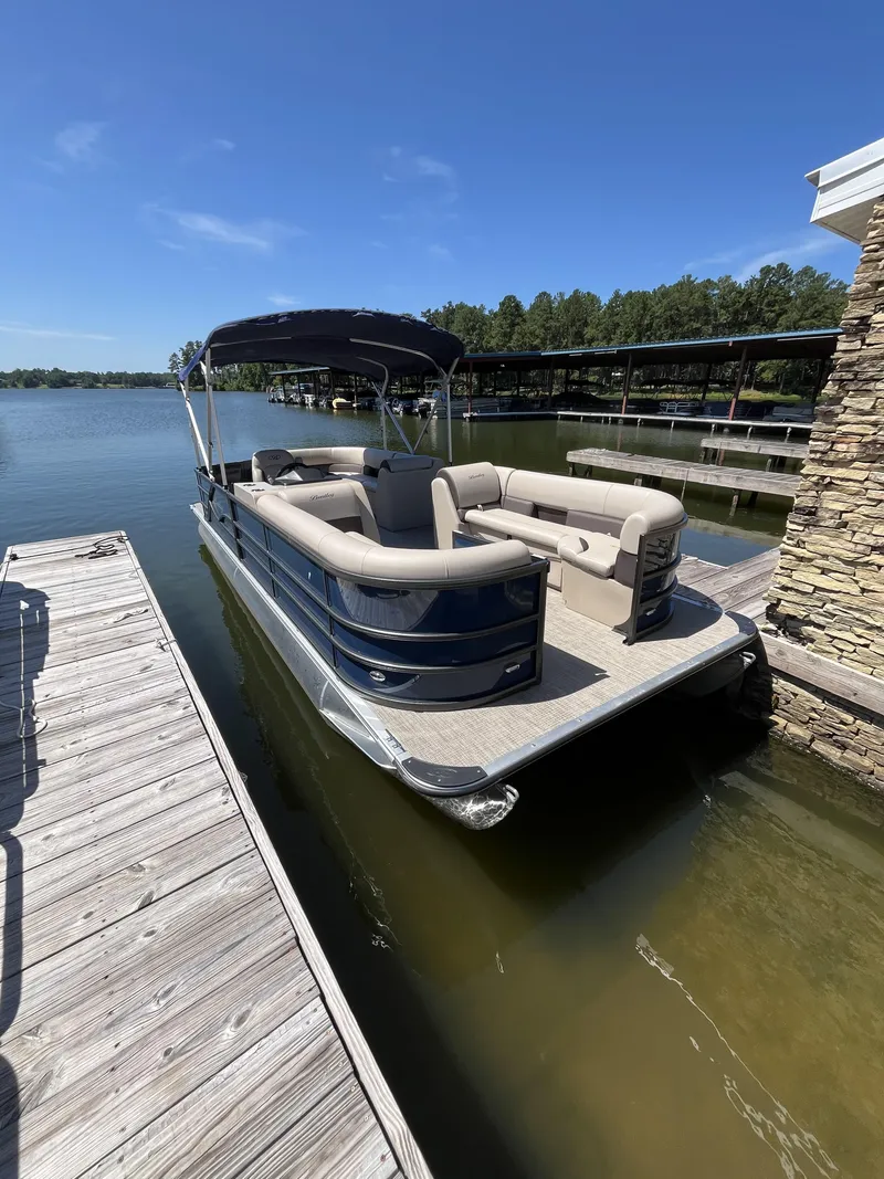 Slide: The Image of Bentley Pontoons Legacy 240 Cruise XL 2025 - 1