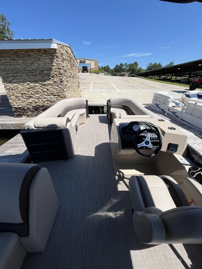 Slide: The Image of Bentley Pontoons Legacy 240 Cruise XL 2025 - 4
