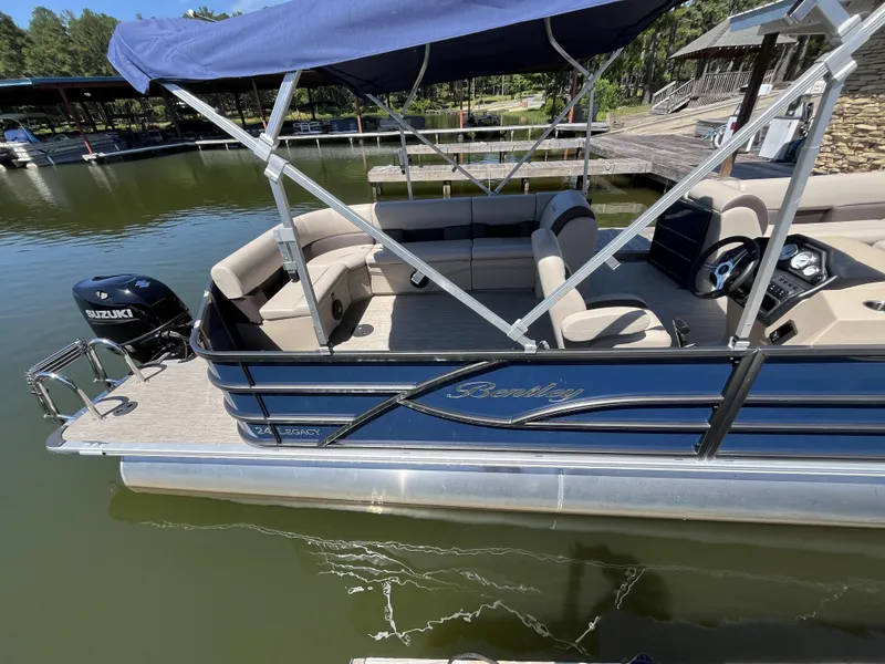 Slide: The Image of Bentley Pontoons Legacy 240 Cruise XL 2025 - 9