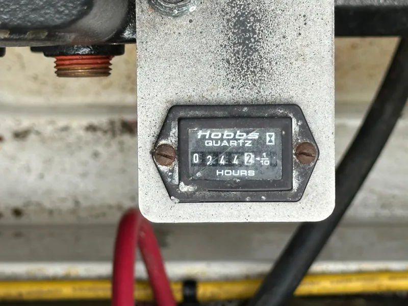 Slide: The Image of Hour meter showing 2442.1 hours on a 2008 Chris-Craft Launch 25 boat. - 34