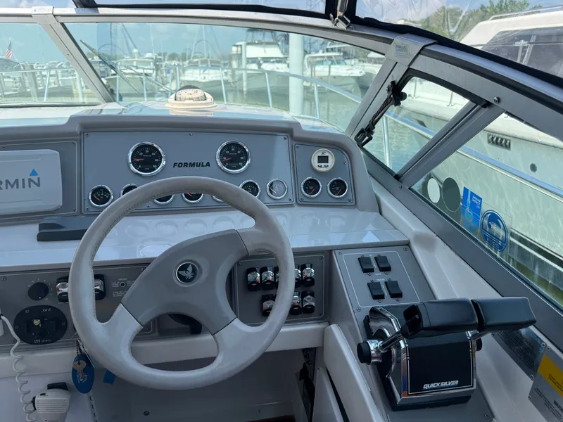 Slide: The Image of Formula 31 Performance Cruiser 1999 - 12