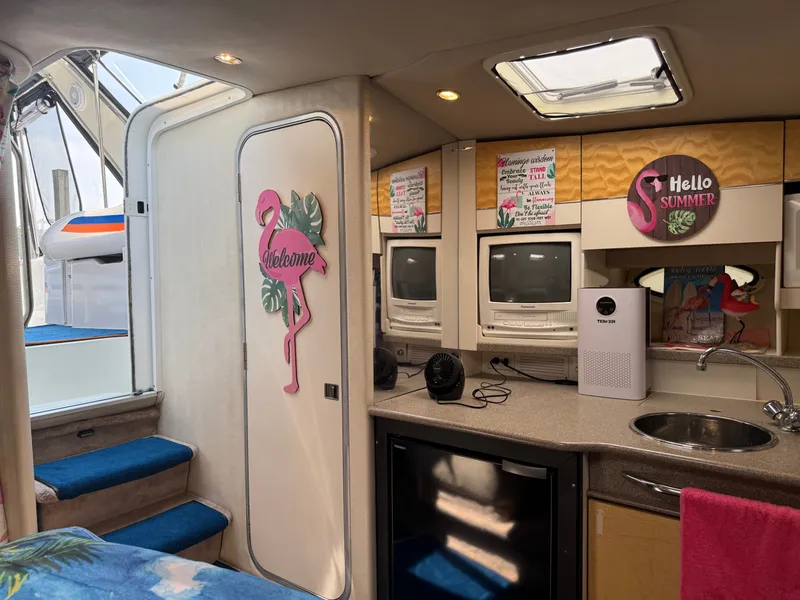 Slide: The Image of Formula 31 Performance Cruiser 1999 - 14