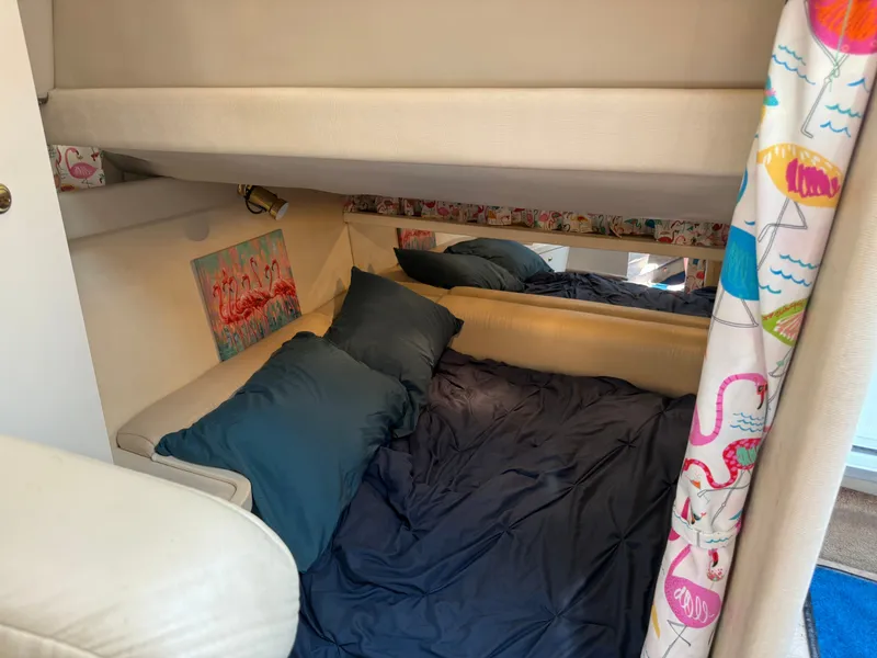 Slide: The Image of Formula 31 Performance Cruiser 1999 - 18