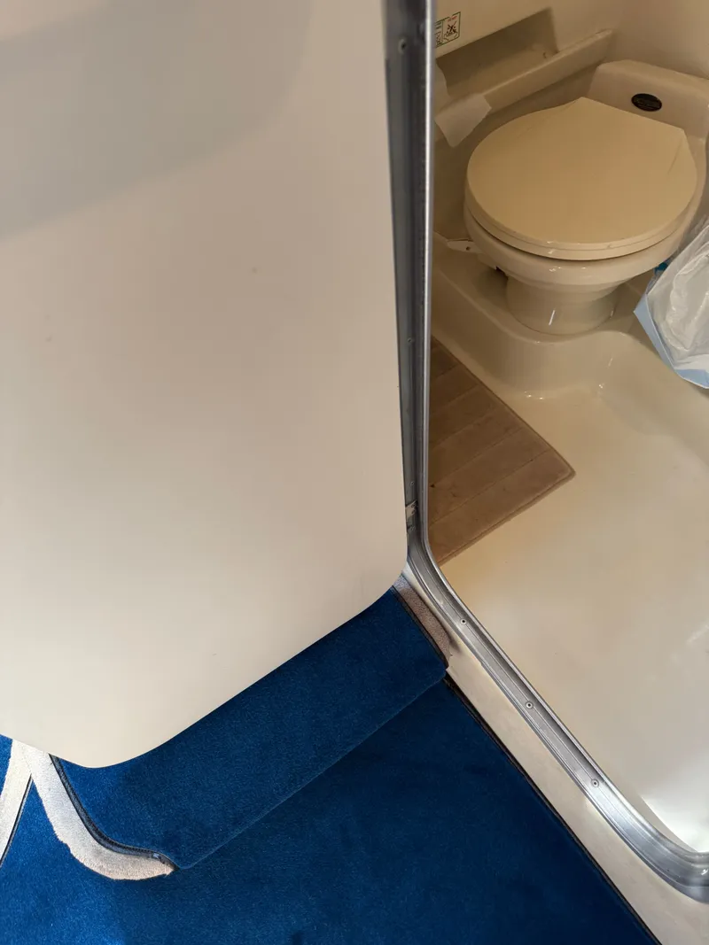 Slide: The Image of Formula 31 Performance Cruiser 1999 - 20