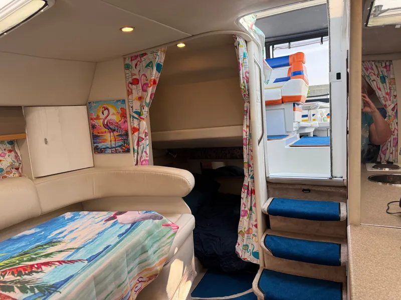 Slide: The Image of Formula 31 Performance Cruiser 1999 - 22