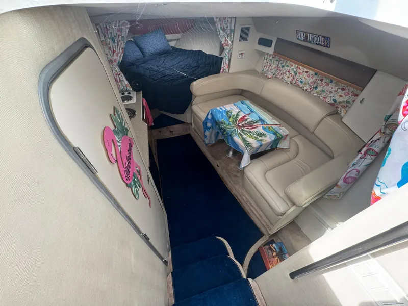 Slide: The Image of Formula 31 Performance Cruiser 1999 - 24