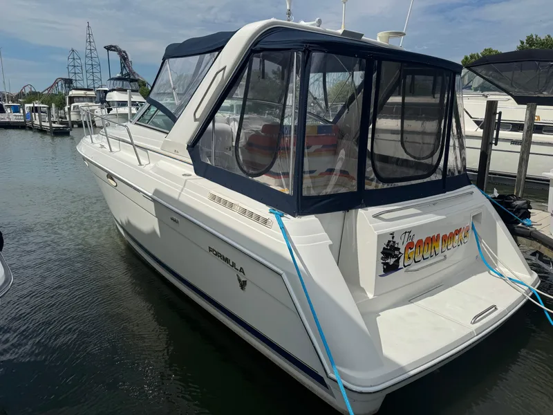 Slide: The Image of Formula 31 Performance Cruiser 1999 - 3