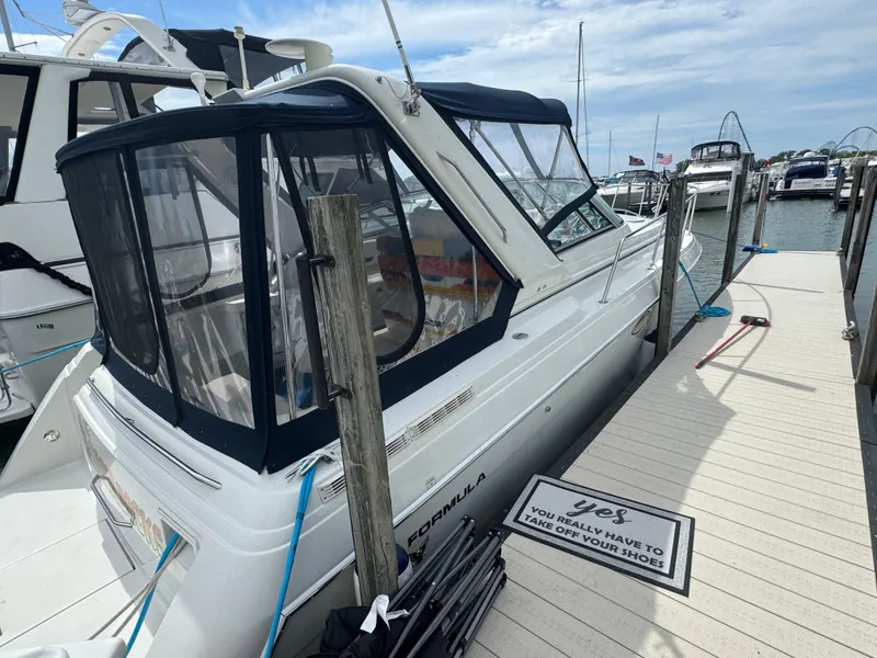 Slide: The Image of Formula 31 Performance Cruiser 1999 - 4