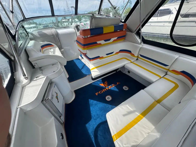 Slide: The Image of Formula 31 Performance Cruiser 1999 - 7