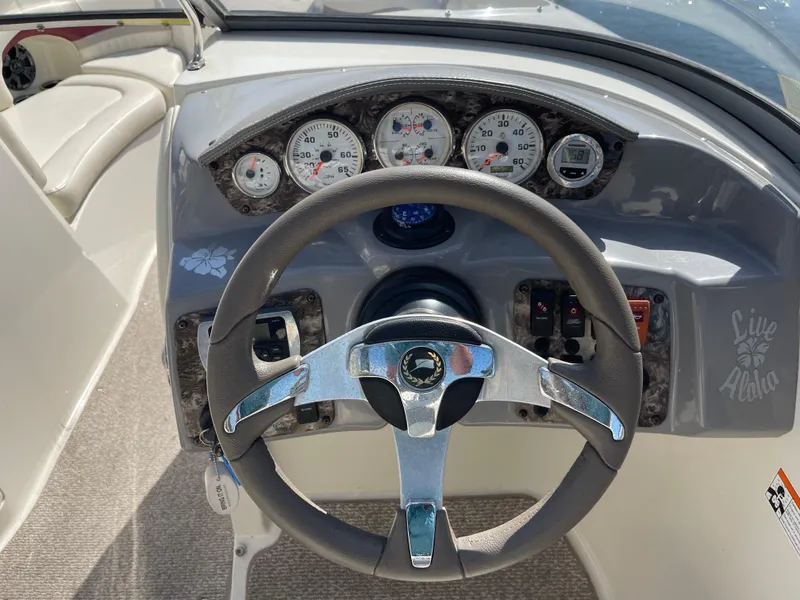 Slide: The Image of Stingray 215 LR 2013 - 10