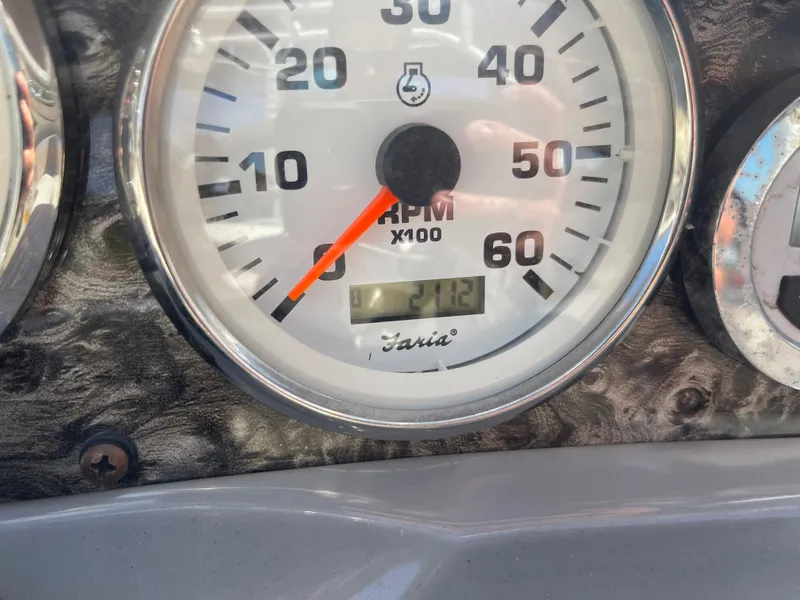 Slide: The Image of Stingray 215 LR 2013 - 11