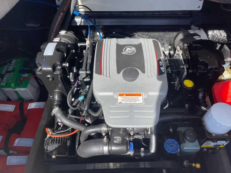 Slide: The Image of Stingray 215 LR 2013 - 18