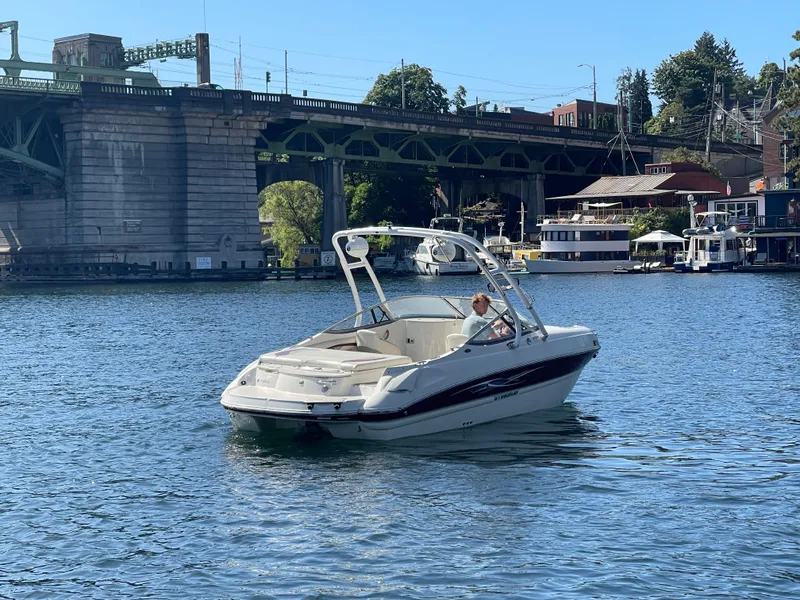 Slide: The Image of Stingray 215 LR 2013 - 5