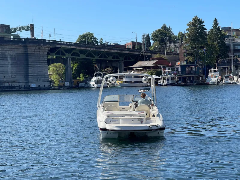 Slide: The Image of Stingray 215 LR 2013 - 6