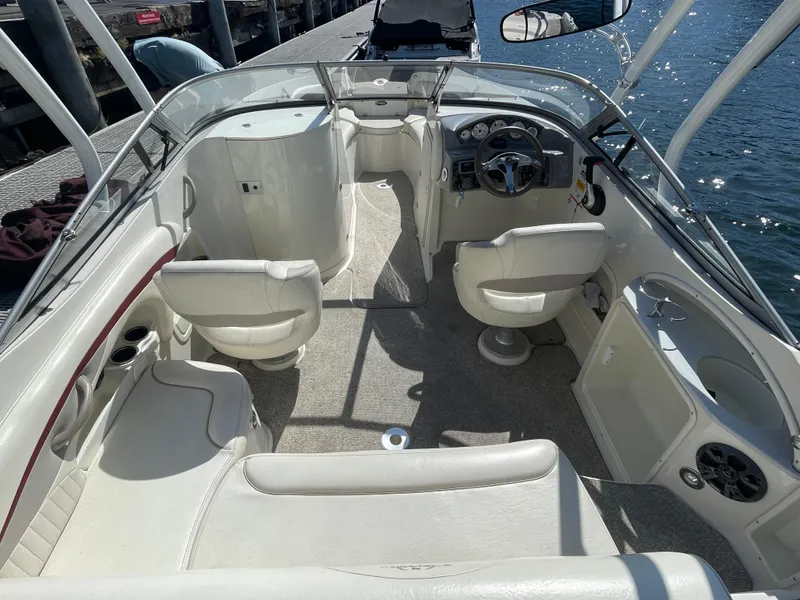 Slide: The Image of Stingray 215 LR 2013 - 8