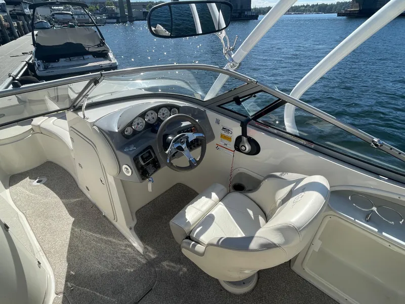 Slide: The Image of Stingray 215 LR 2013 - 9