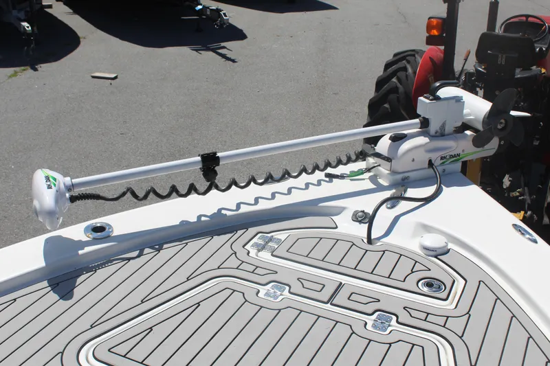 Slide: The Image of Sea Pro 248 Bay w/ Hard Top 2020 - 17