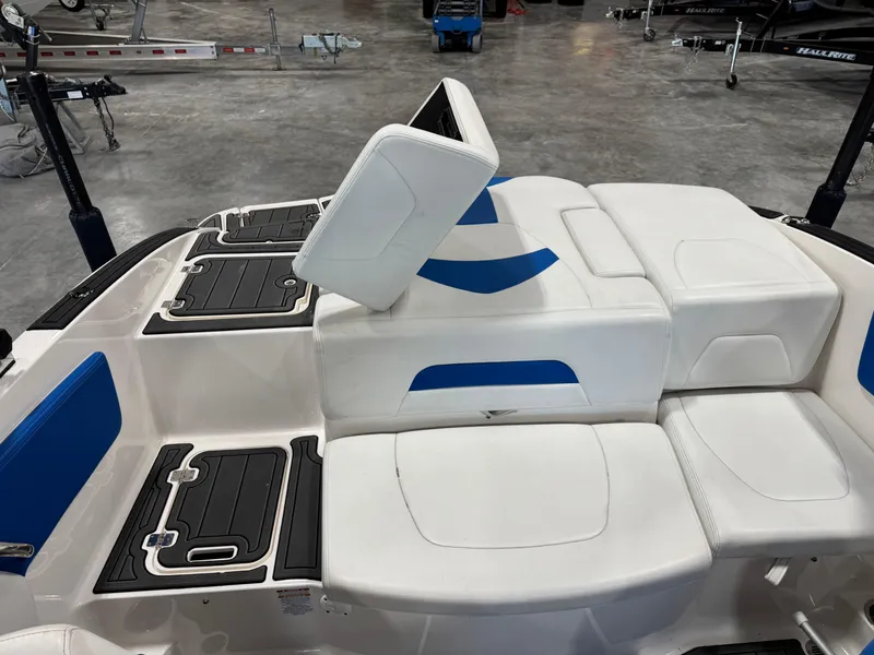 Slide: The Image of 2018 Chaparral 21 H2O boat interior with white and blue seating. - 12