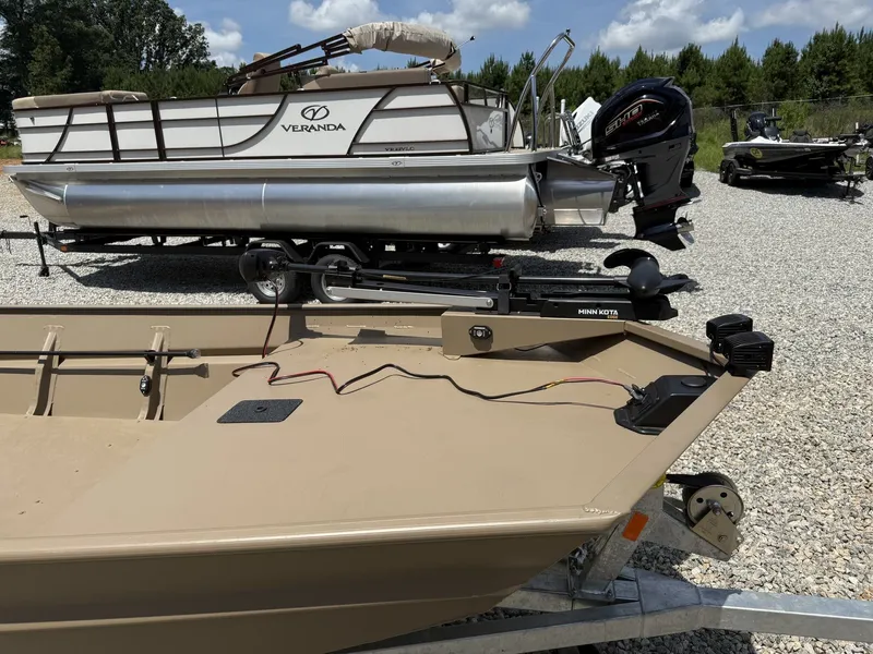 Slide: The Image of SeaArk 1652 Crappie 2025 - 3