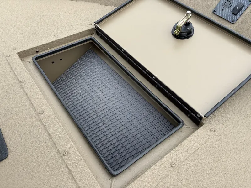 Slide: The Image of SeaArk Shadow 187 2025 - 13