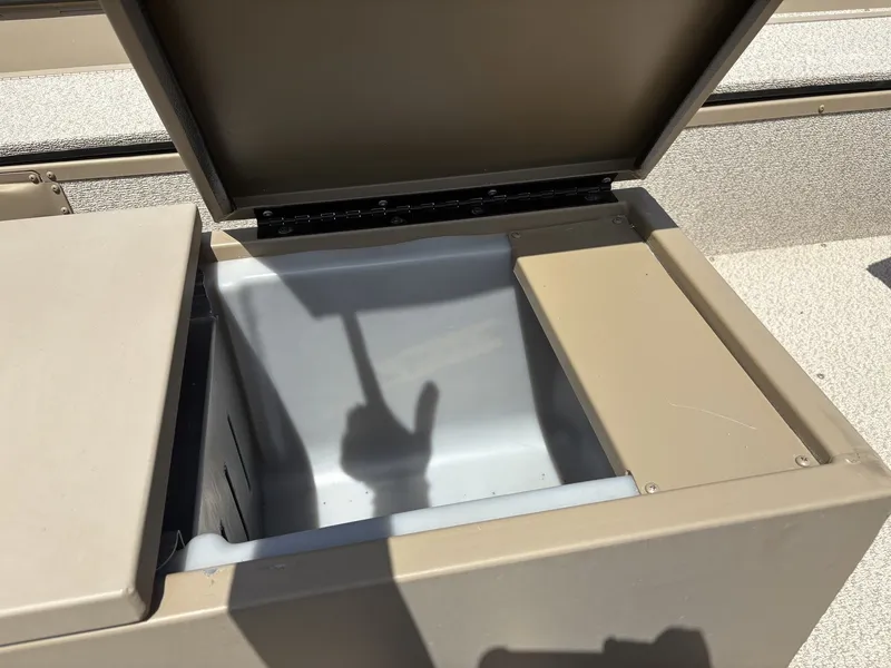 Slide: The Image of SeaArk 1652 Crappie 2024 - 10