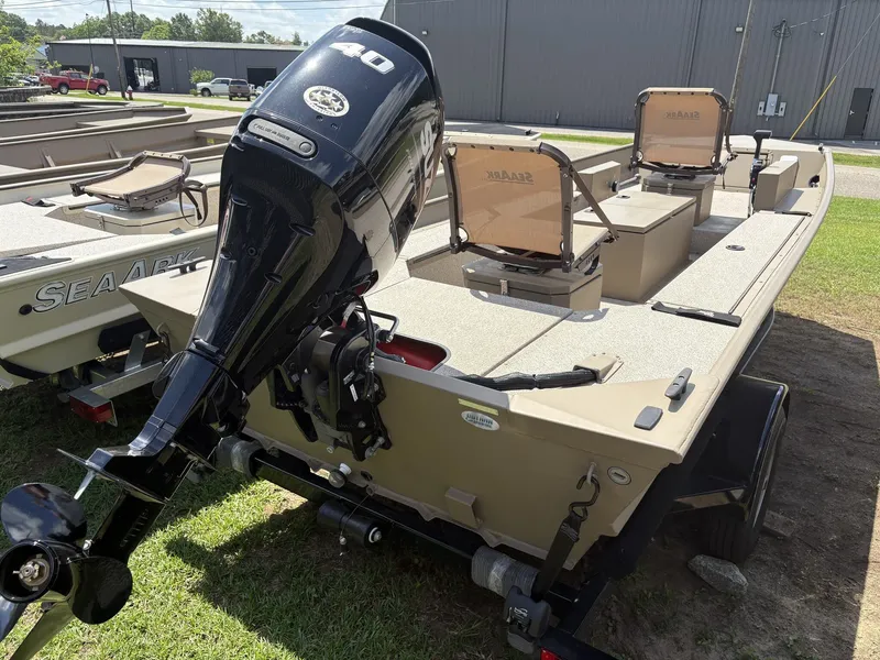 Slide: The Image of SeaArk 1652 Crappie 2024 - 4