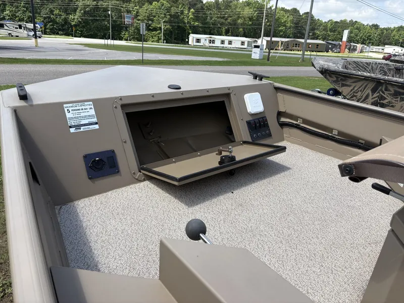 Slide: The Image of SeaArk 1652 Crappie 2024 - 7