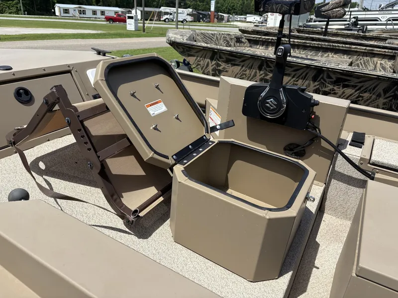 Slide: The Image of SeaArk 1652 Crappie 2024 - 8