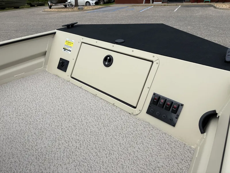 Slide: The Image of SeaArk 1652 Crappie 2025 - 6