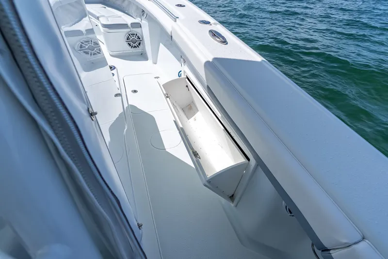 Slide: The Image of Yellowfin 34 Offshore 2021 - 50