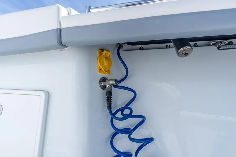 Slide: The Image of Yellowfin 34 Offshore 2021 - 52