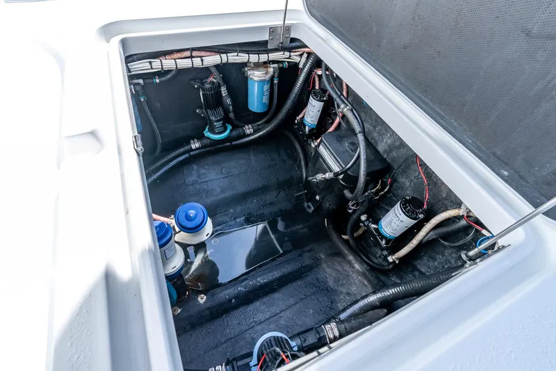 Slide: The Image of Yellowfin 34 Offshore 2021 - 55