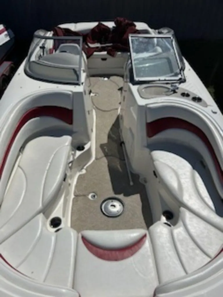 Slide: The Image of Larson Escape 254 Deck Boat 2009 - 10