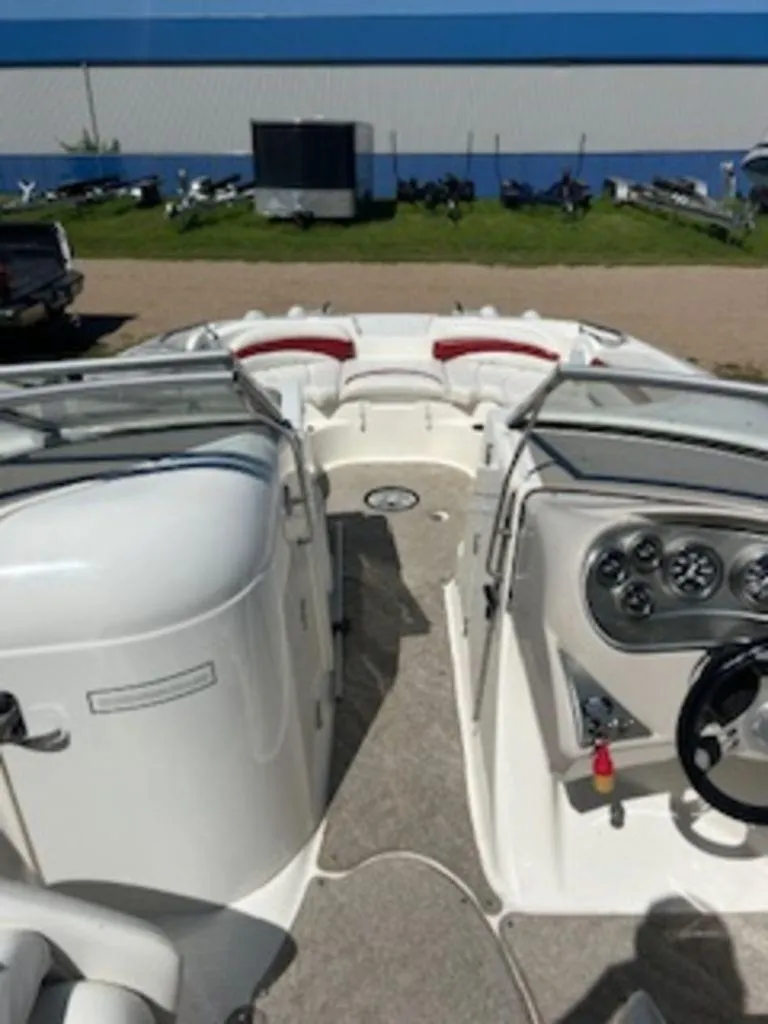 Slide: The Image of Larson Escape 254 Deck Boat 2009 - 6