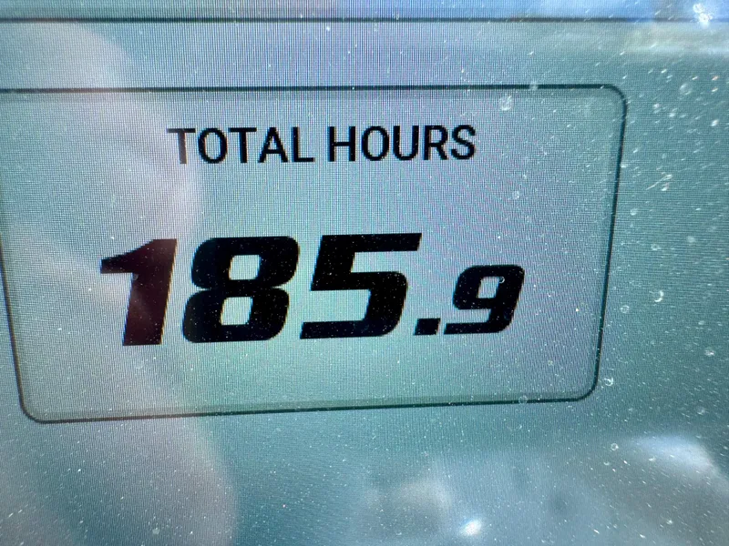 Slide: The Image of Sportsman Open 232 Center Console 2020, total hours displayed: 185.9. - 6