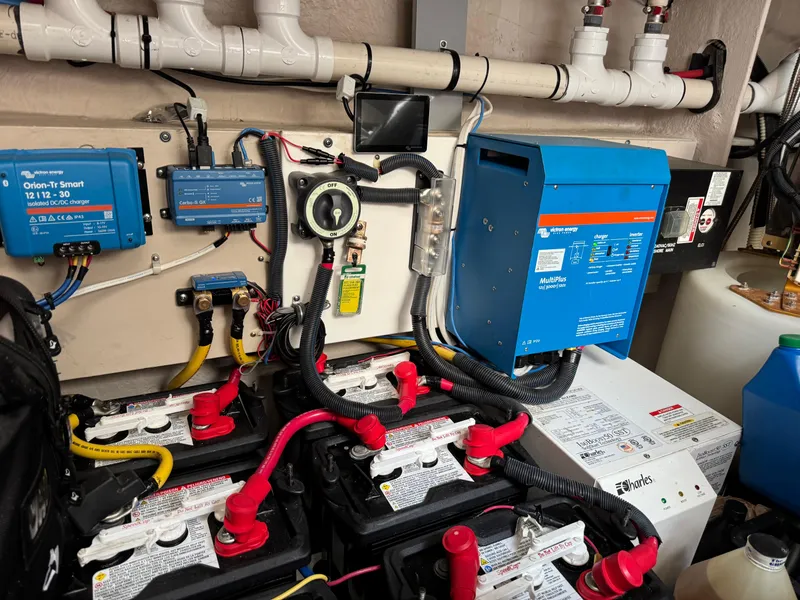 Slide: The Image of Electrical system of a 2014 Sea Ray 510 Sundancer with batteries and chargers. - 45