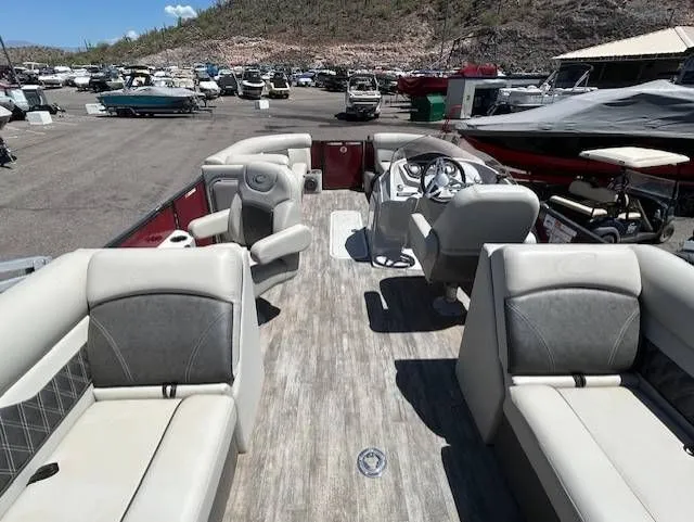 Slide: The Image of Crest 220 2021 - 10