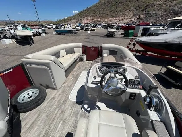 Slide: The Image of Crest 220 2021 - 6