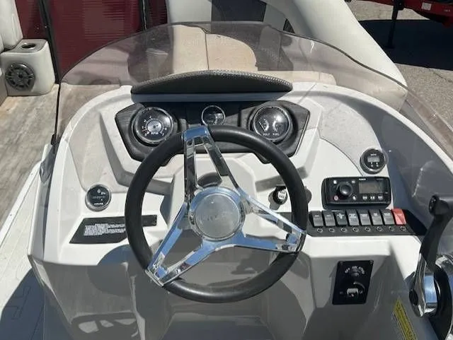 Slide: The Image of Crest 220 2021 - 7