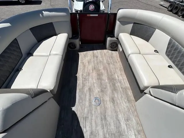 Slide: The Image of Crest 220 2021 - 8