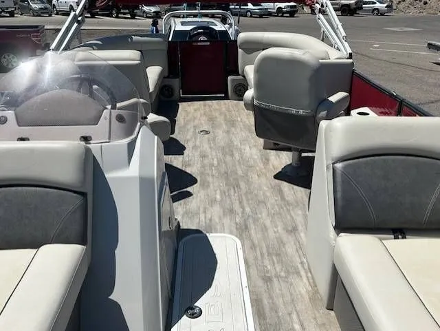 Slide: The Image of Crest 220 2021 - 9