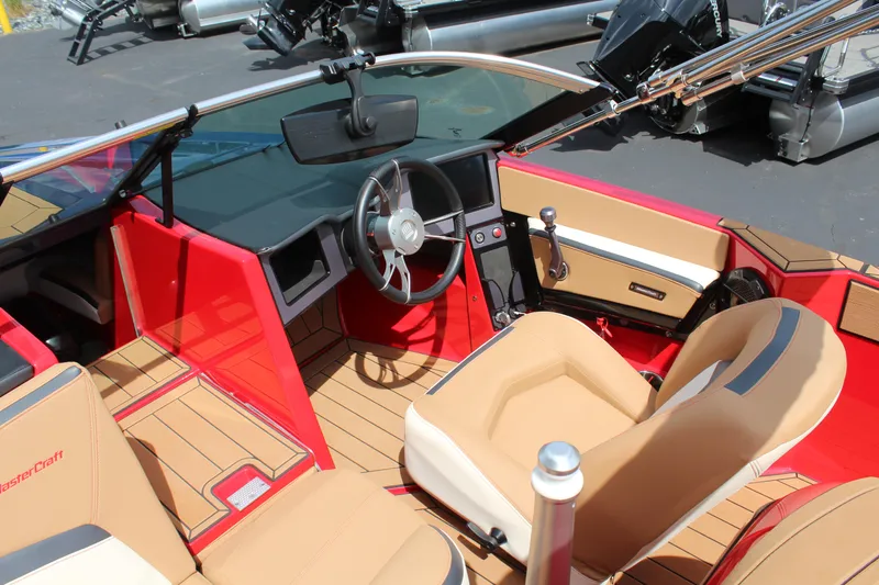 Slide: The Image of MasterCraft ProStar 2021 - 10