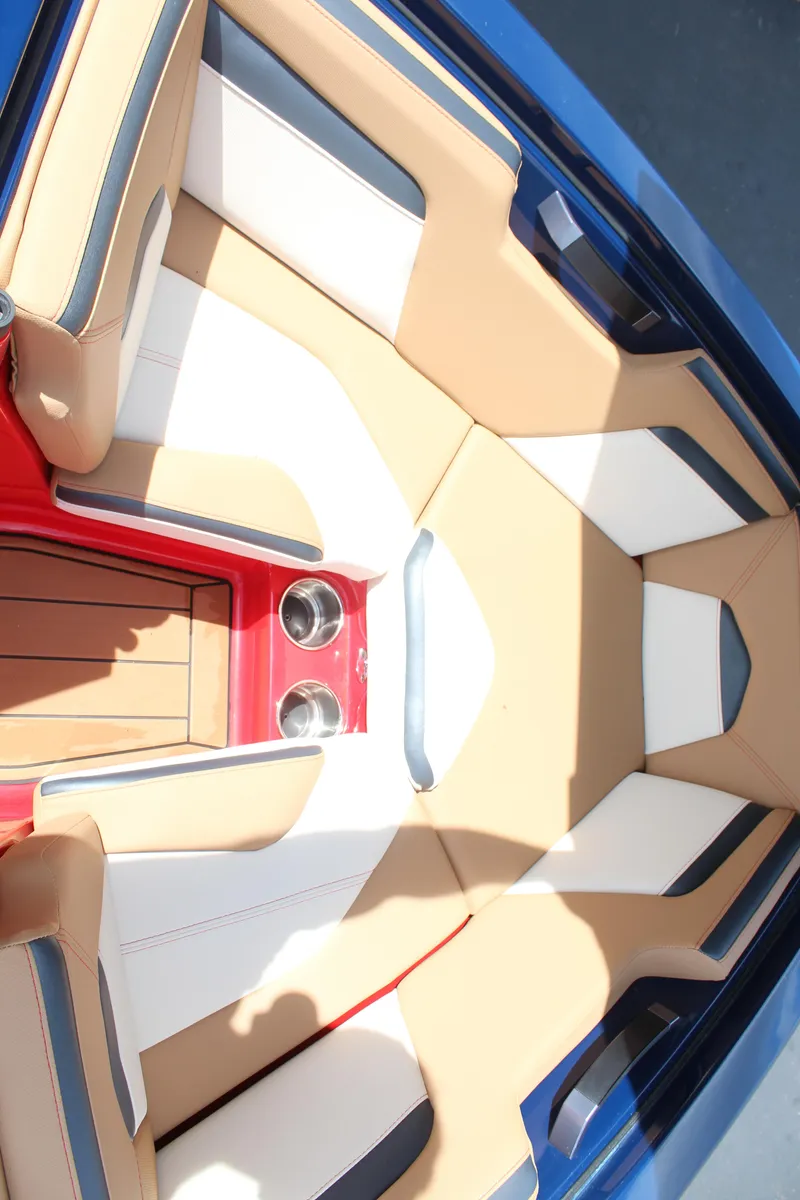 Slide: The Image of MasterCraft ProStar 2021 - 13