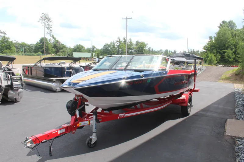 Slide: The Image of MasterCraft ProStar 2021 - 4