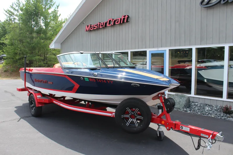 Slide: The Image of MasterCraft ProStar 2021 - 5